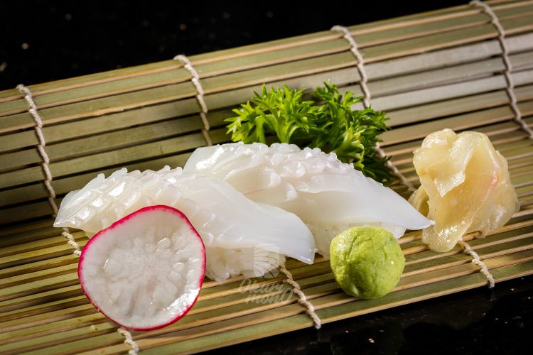 Sashimi Mực Ống - Blanched squid sushi