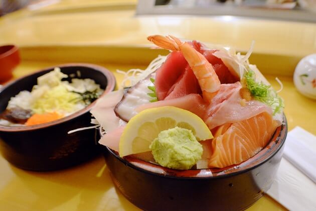 Chirashi Sushi - sushi tươi là gì