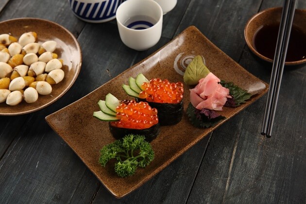 Các Bước Làm Món Sushi Trứng Cá Hồi Ngon Tại Nhà