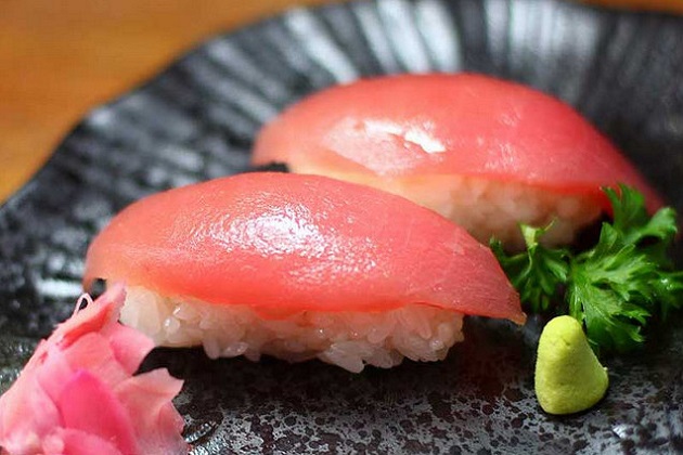 Các Bước Đơn Giản Cho Món Sushi Cá Ngừ Chứ Danh