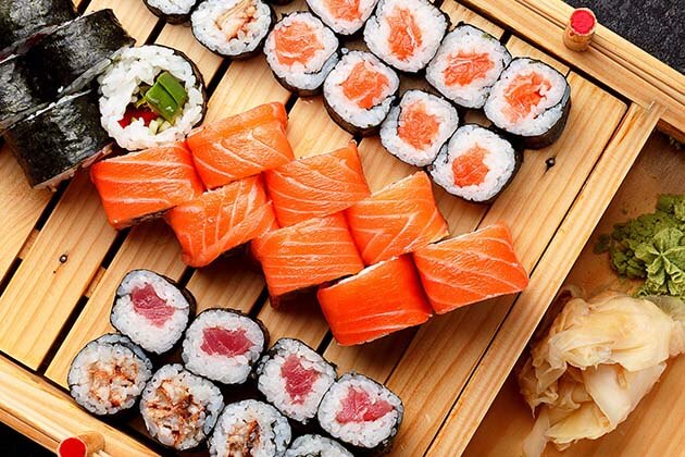 Tuyệt Kĩ Chế Biến Sushi Cá Hồi Theo